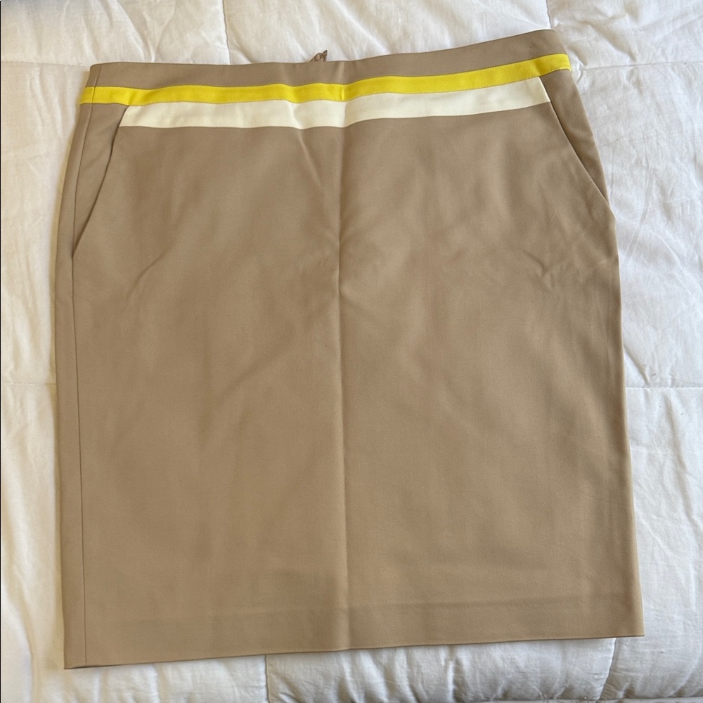 Akris Punto Tan Skirt with Yellow and White Accents